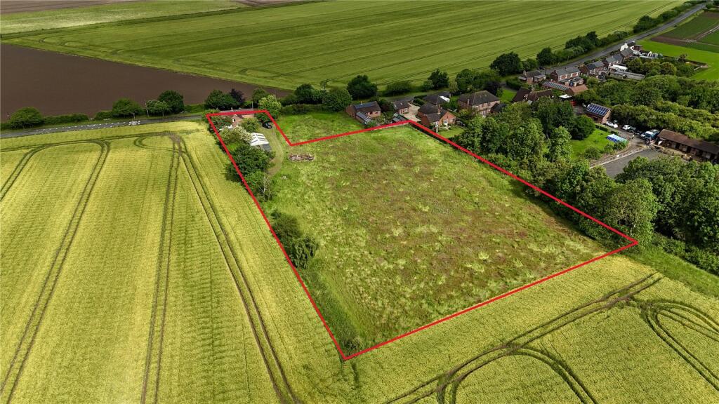 Main image of property: Eastoft Road, Luddington, Scunthorpe, DN17