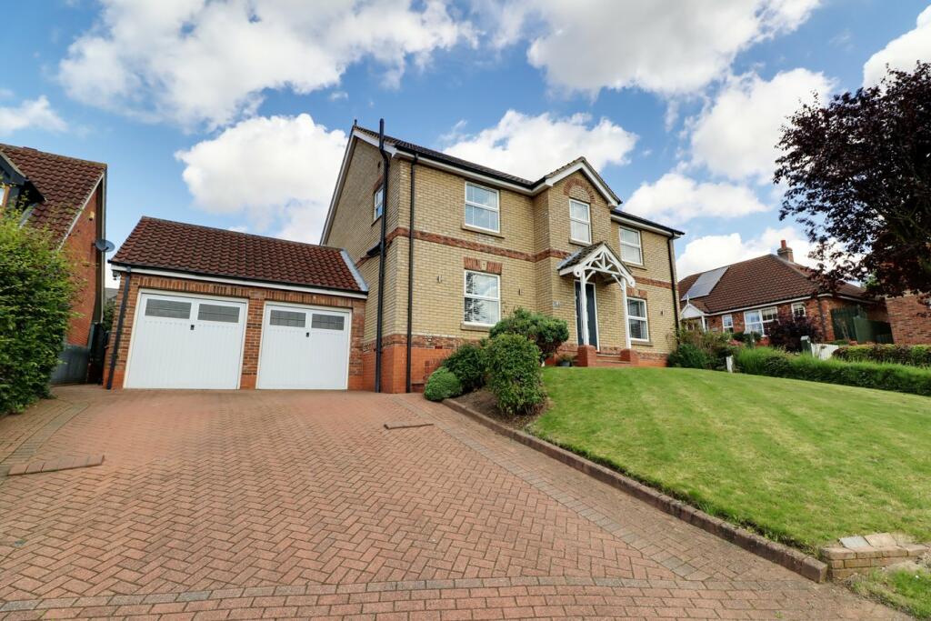4 bedroom detached house for sale in Crackle Hill, Westwoodside, DN9