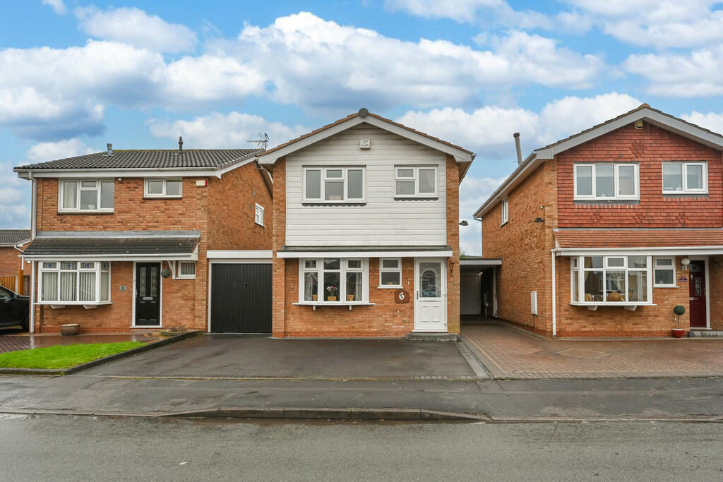 4 bedroom detached house for sale in Coltsfoot View, Cheslyn Hay, WS6