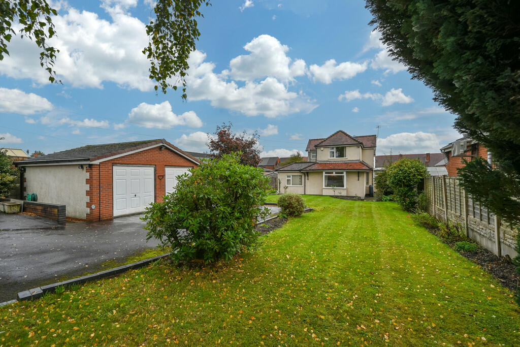 3 bedroom semidetached house for sale in Cannock Road, Cannock, WS11