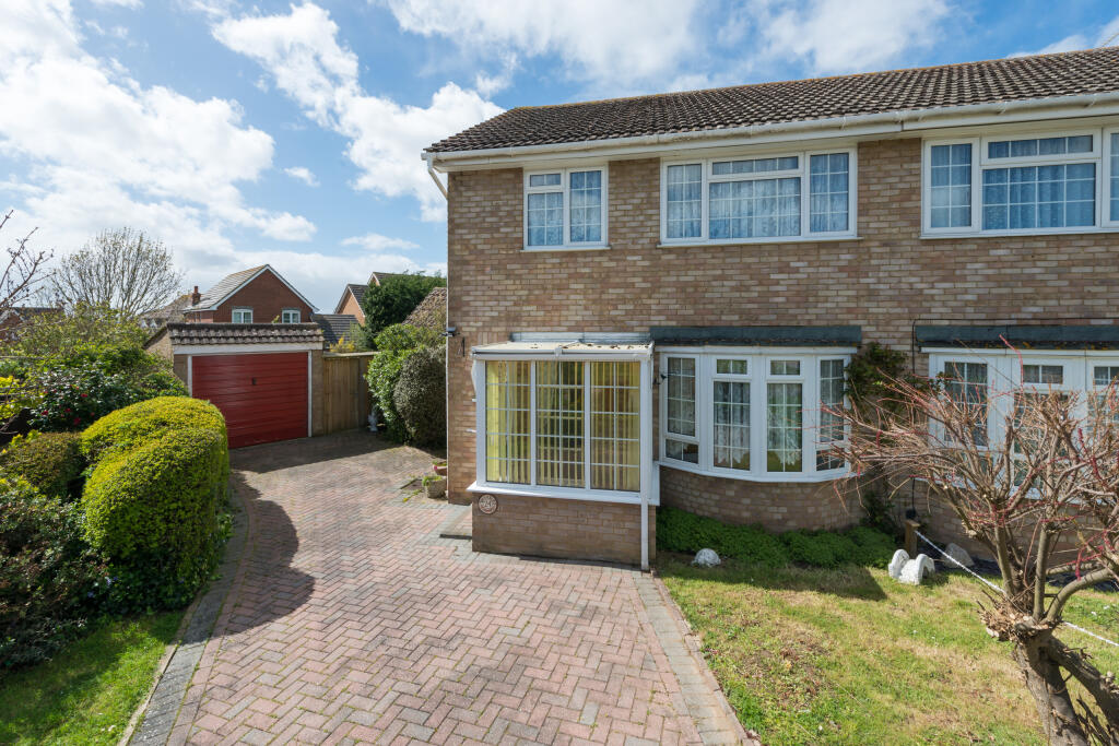 3 bedroom semidetached house for sale in Nightingale Avenue
