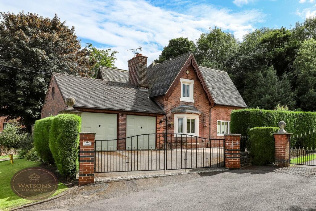 4 bedroom detached house for sale in Main Road, Watnall, Nottingham, NG16