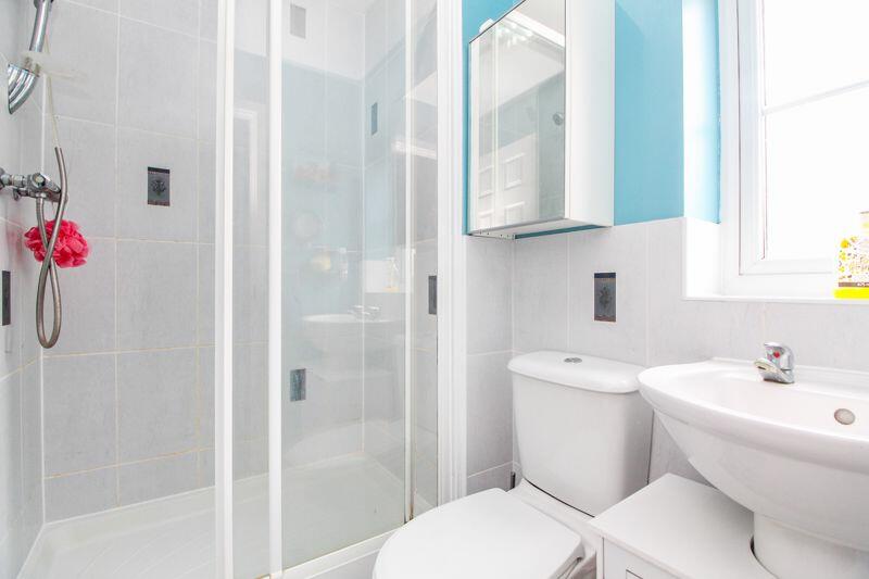 4 bedroom end of terrace house for sale in Langlands Road, Bedford, MK41