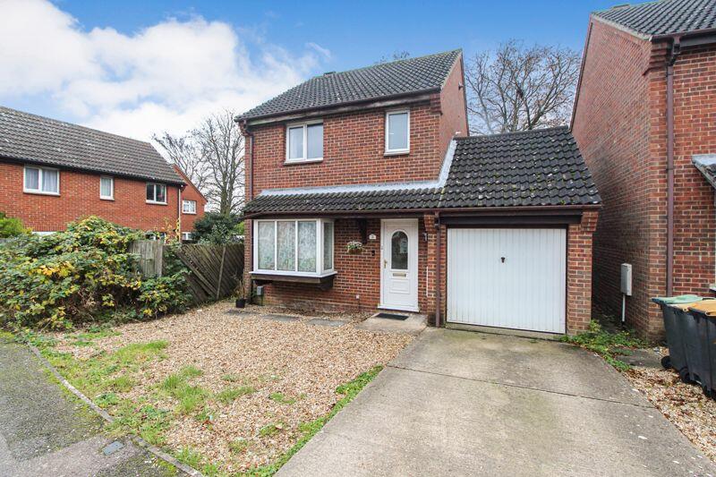 3 bedroom detached house for sale in Dunkirk Close, Kempston, MK42