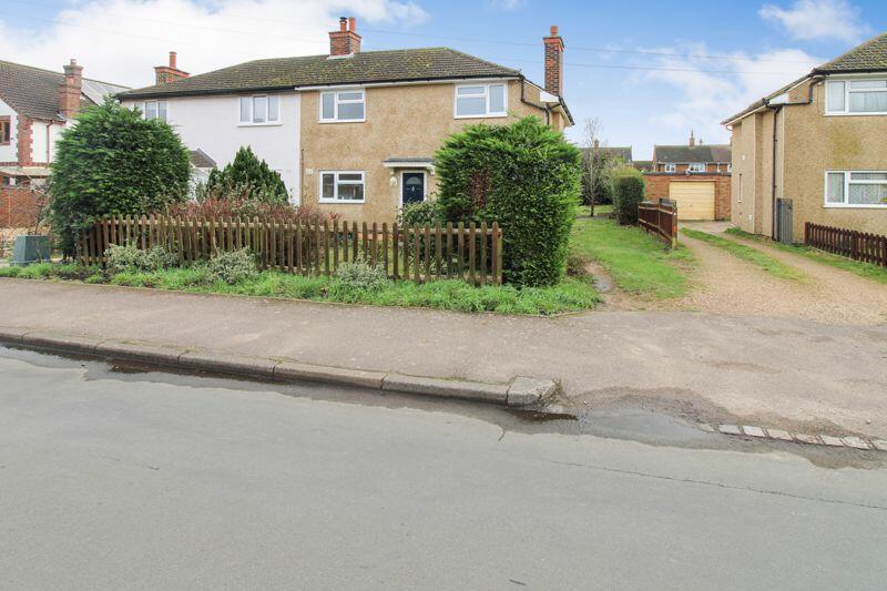 3 bedroom semidetached house for sale in Biggleswade Road, Upper