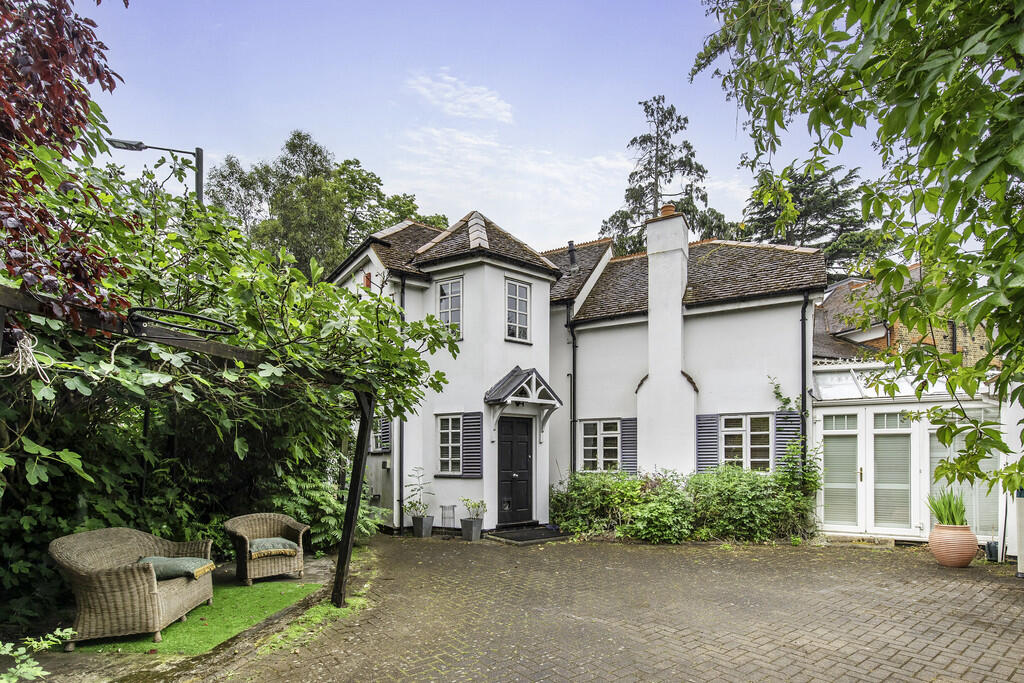 Main image of property: High Street, Hampton