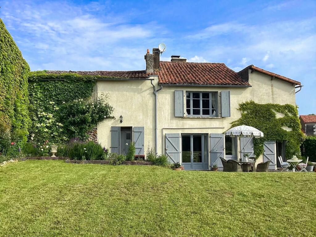 3 bedroom house for sale in PoitouCharentes, DeuxSèvres, Le Beugnon
