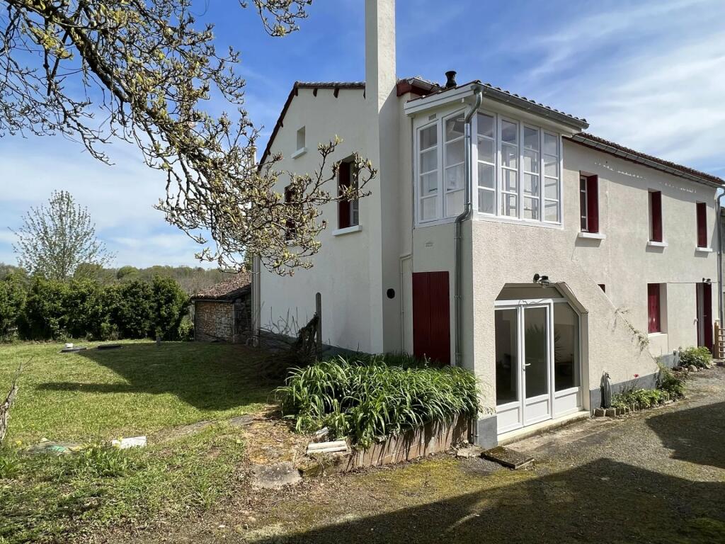 4 bedroom house for sale in Poitou-Charentes, Charente, Mainzac, France