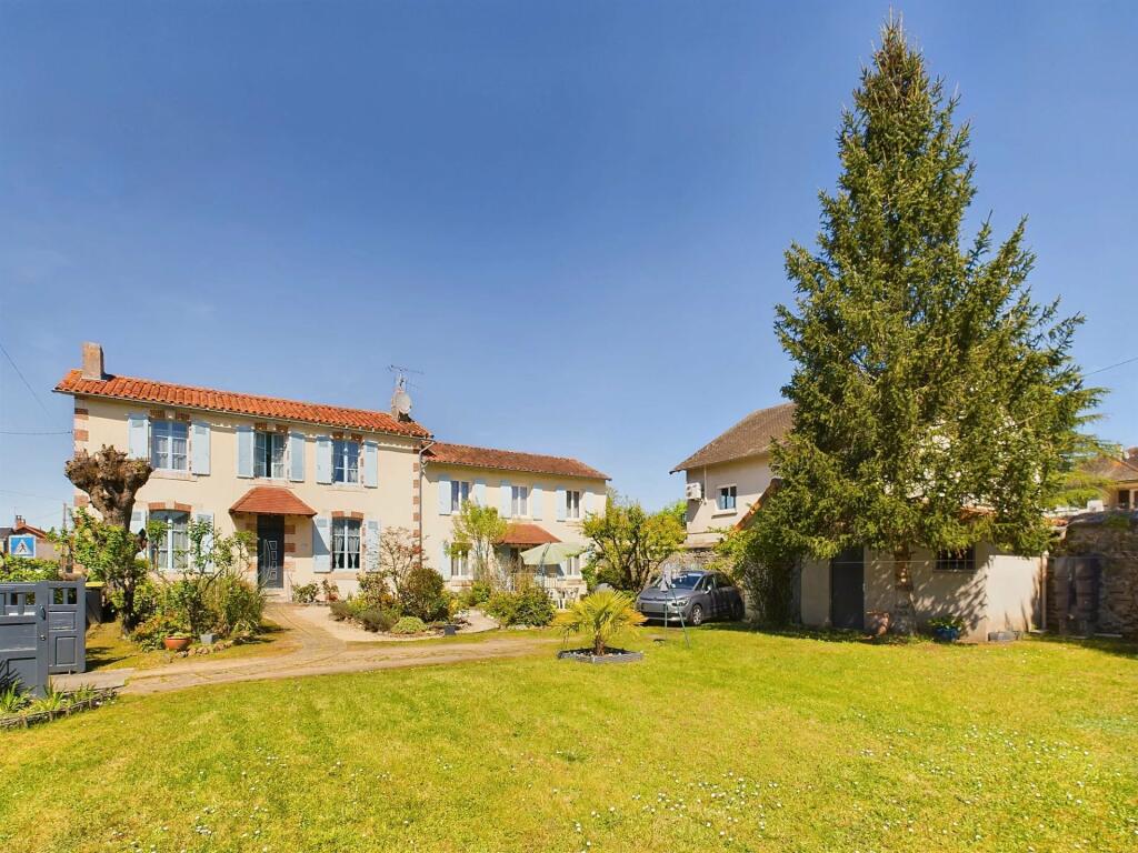 5 bedroom house for sale in PoitouCharentes, Vienne, Montmorillon, France