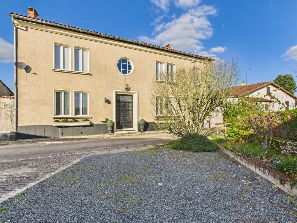 Main image of property: Poitou-Charentes, Charente, Barro