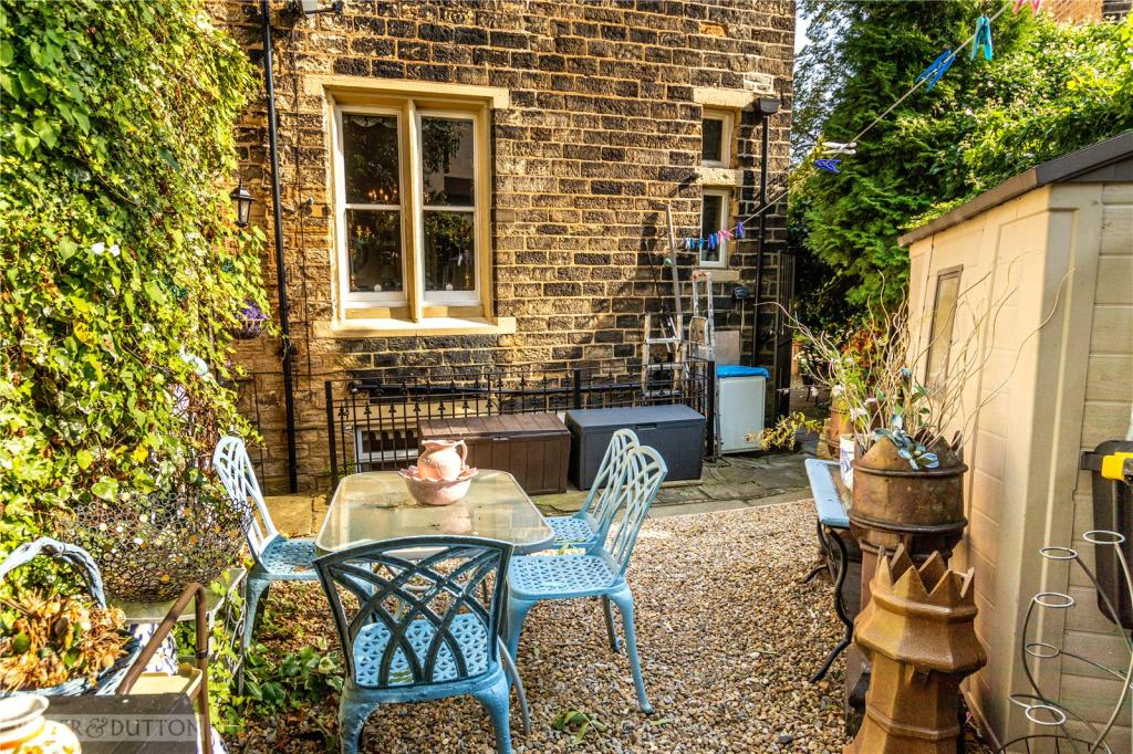 5 bedroom semidetached house for sale in New North Road, Edgerton