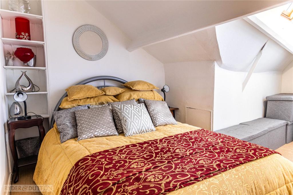 5 bedroom semidetached house for sale in New North Road, Edgerton