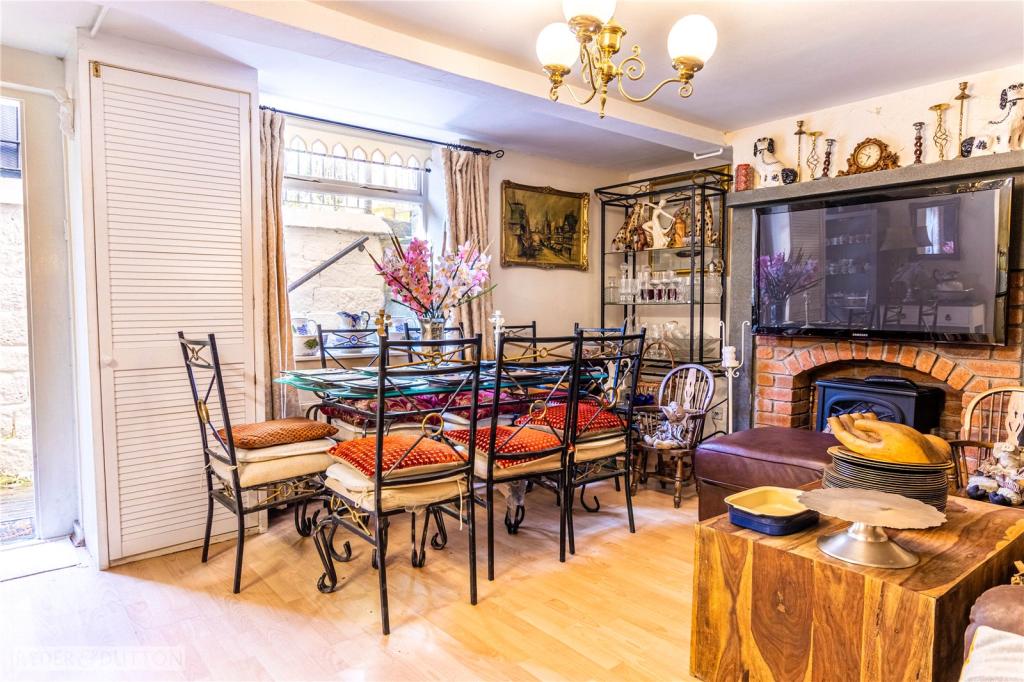 5 bedroom semidetached house for sale in New North Road, Edgerton