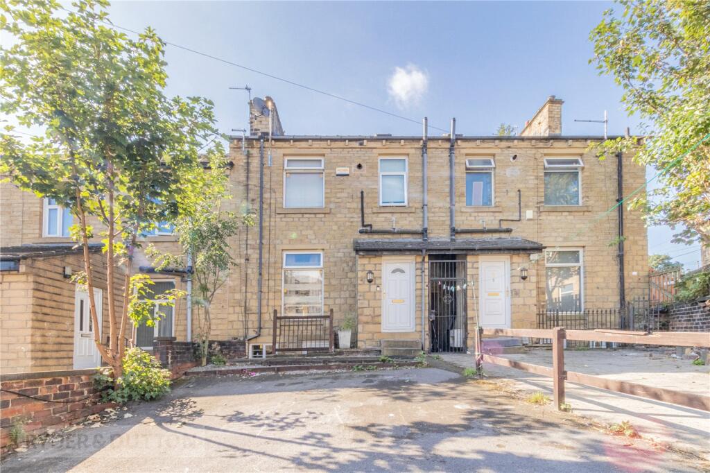 2 bedroom terraced house for sale in Tanfield Road, Birkby