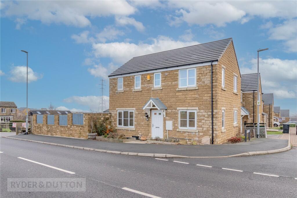 3 bedroom detached house for sale in Crosland Road, Oakes, Huddersfield