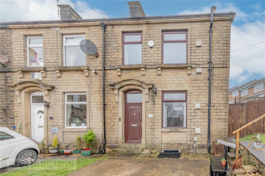 2 bedroom terraced house for sale in Oxleys Square, Mount, Huddersfield, West Yorkshire, HD3