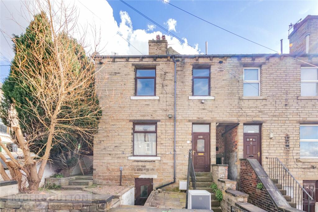 3 bedroom terraced house for sale in Beaumont Street, Moldgreen, Huddersfield, West Yorkshire, HD5