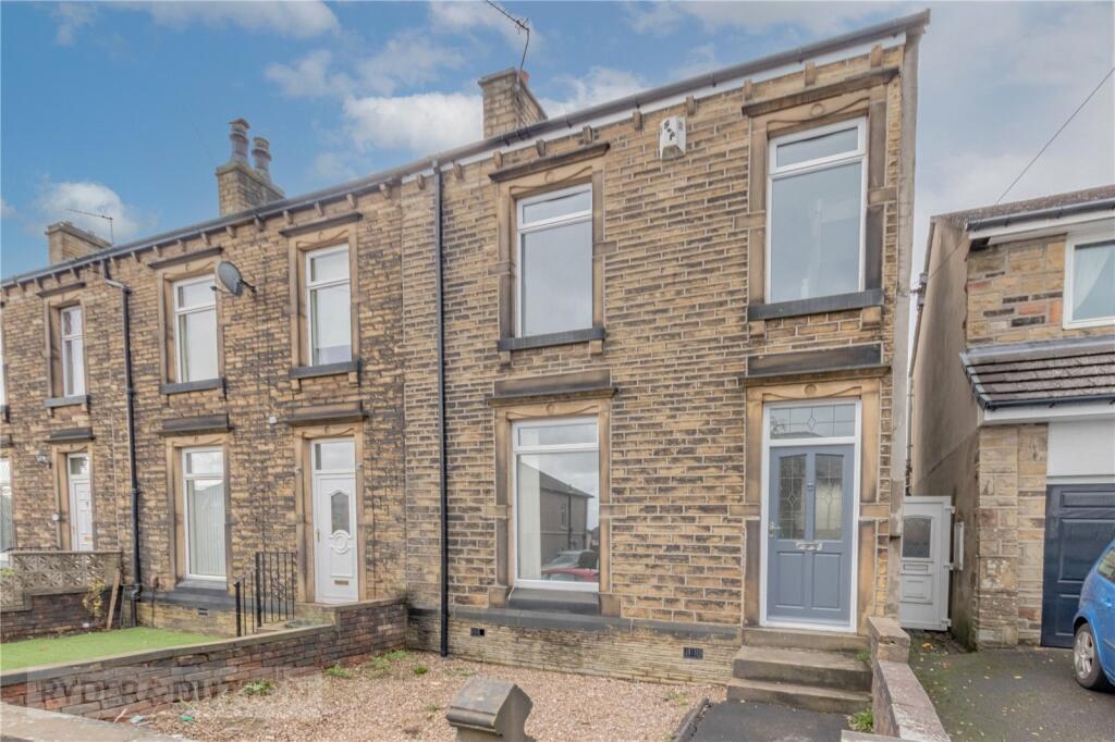 3 bedroom terraced house for sale in Alexandra Road, Lindley, Huddersfield, West Yorkshire, HD3
