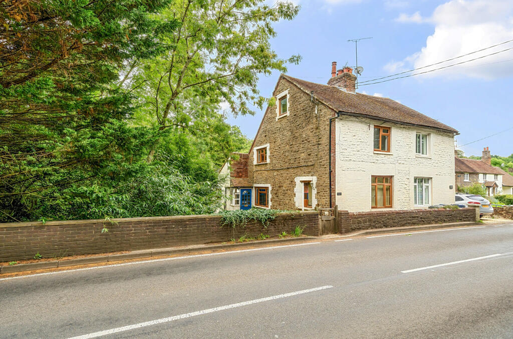 3 bedroom semidetached house for sale in Petworth Road, Chiddingfold