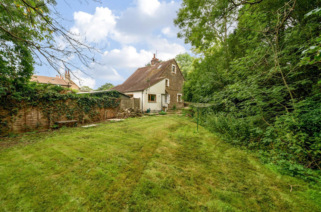 3 bedroom semidetached house for sale in Petworth Road, Chiddingfold