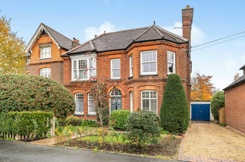 4 bedroom apartment for sale in Marshall Road, Godalming, Surrey, GU7