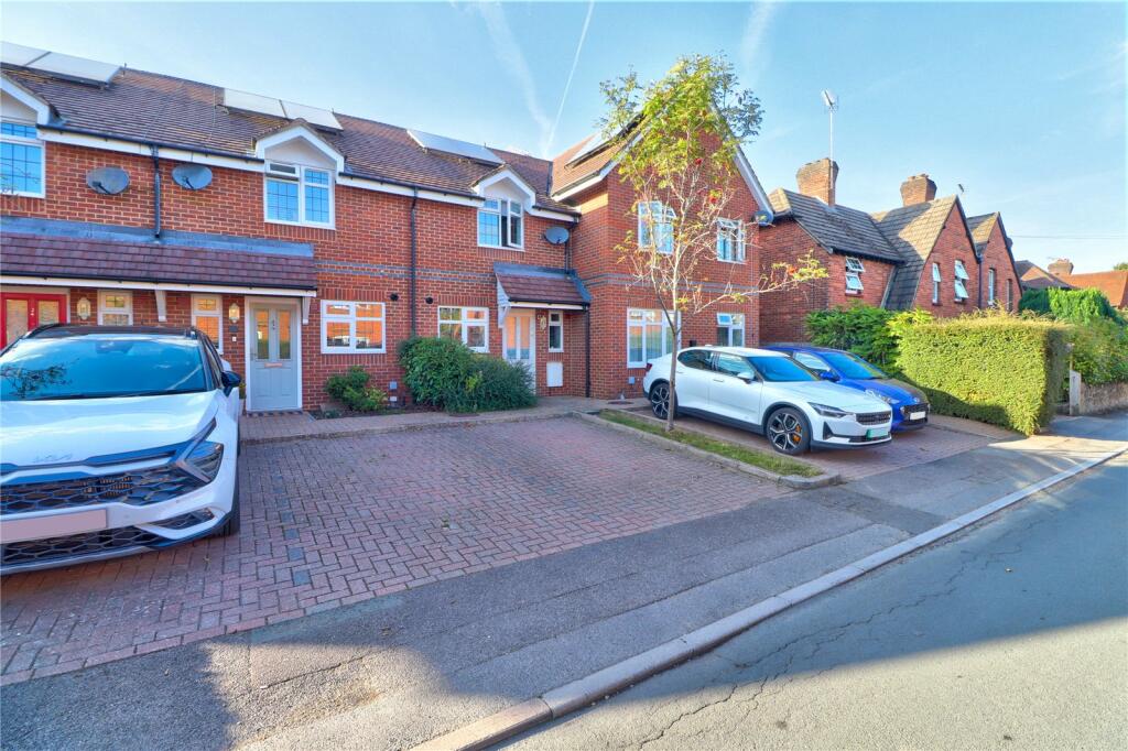 2 bedroom terraced house for sale in Quarry Hill, Godalming, Surrey, GU7