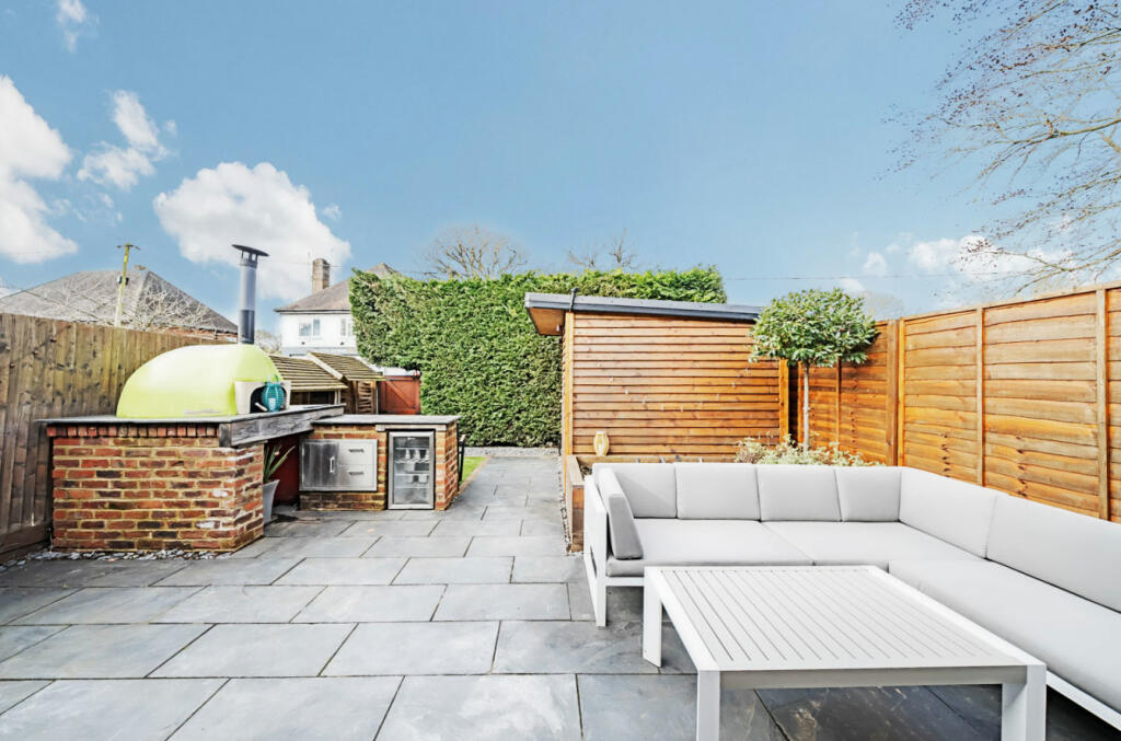 2 bedroom bungalow for sale in West Hill Close, Elstead, Godalming