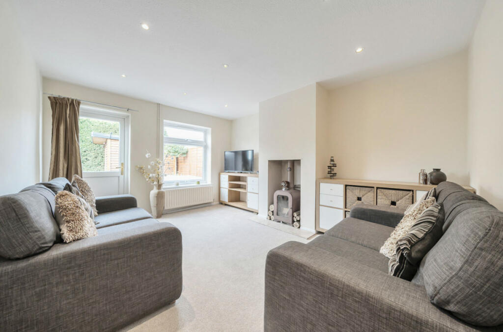 2 bedroom bungalow for sale in West Hill Close, Elstead, Godalming