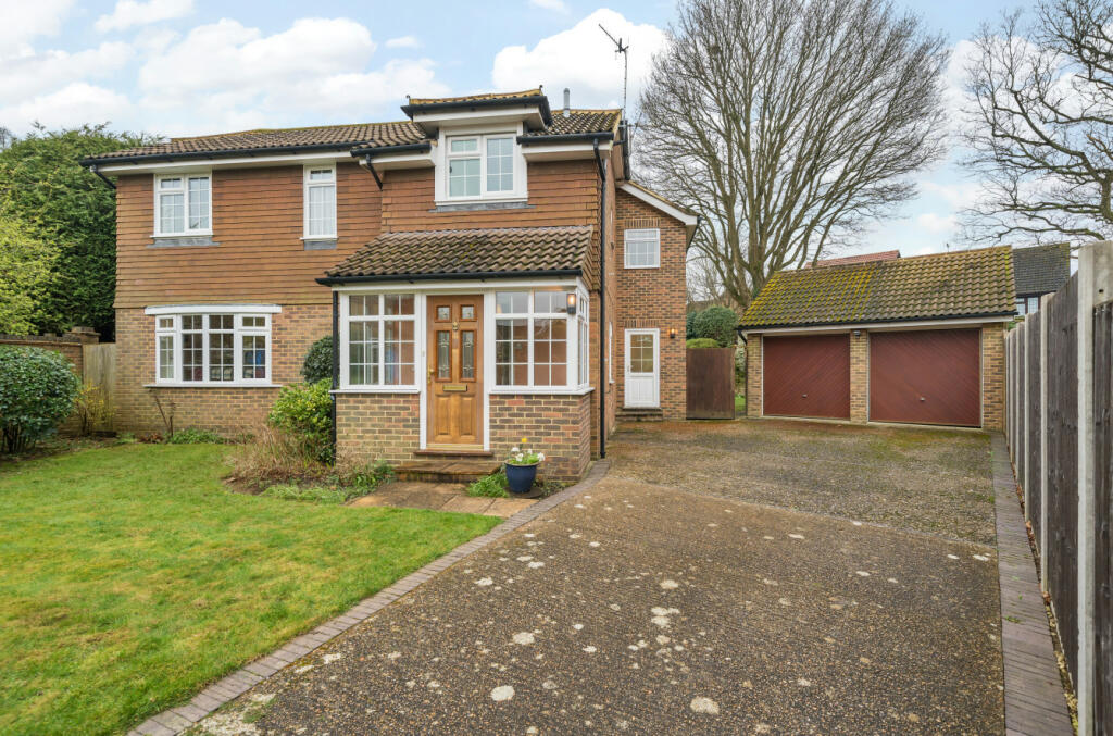 4 bedroom detached house for sale in Pullman Lane, Godalming, Surrey, GU7