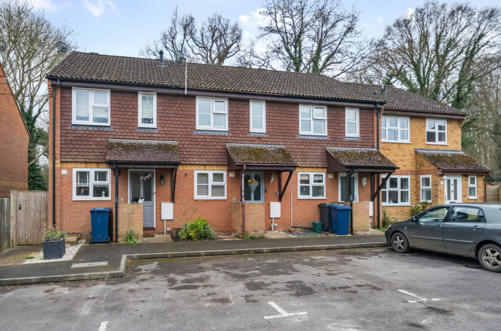 2 bedroom house for sale in Woodpeckers, Milford, Godalming, Surrey, GU8