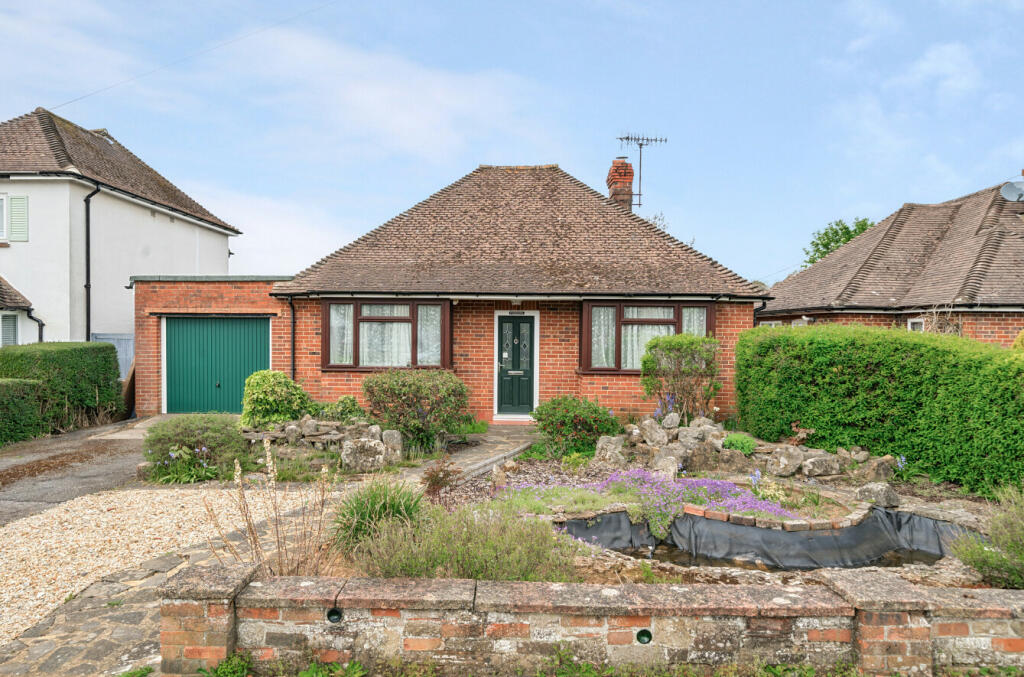 3 bedroom bungalow for sale in Manor Lea Road, Milford, Godalming