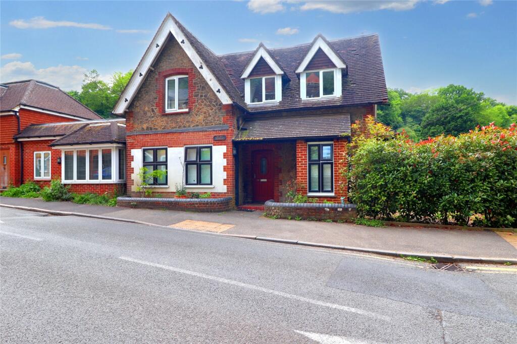 2 bedroom apartment for sale in Brighton Road, Godalming, Surrey, GU7