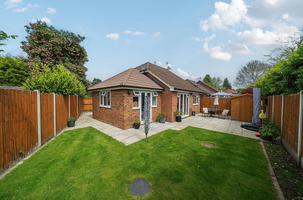 3 bedroom bungalow for sale in Willow Mews, Witley, Godalming, Surrey, GU8