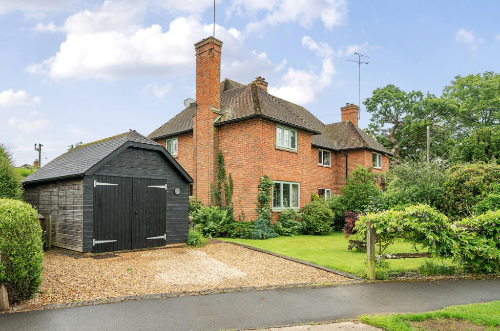 3 bedroom semidetached house for sale in Binhams Meadow, Dunsfold