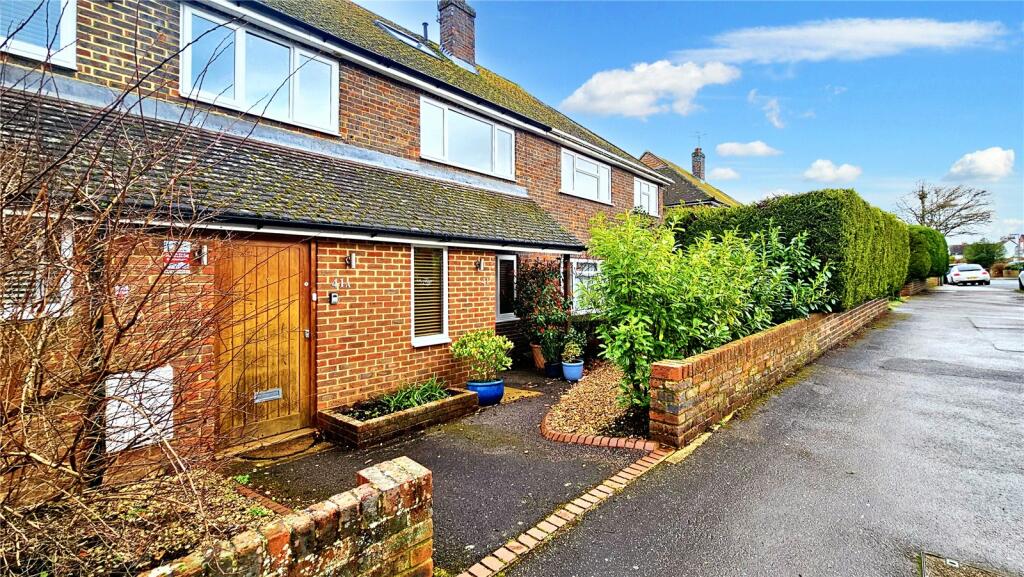 3 bedroom terraced house for sale in Lane, Godalming, Surrey, GU7