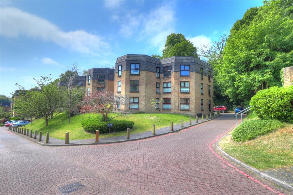 2 bedroom apartment for sale in Charterhouse Road, Godalming, Surrey, GU7