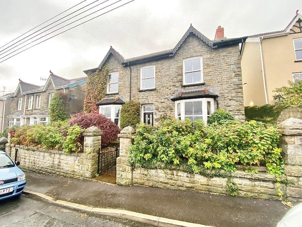 4 bedroom detached house for sale in Aberffrwd Road, Cae Garw, Mountain