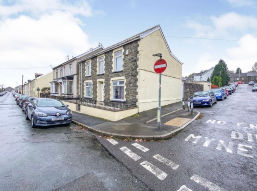 4 bedroom detached house for sale in Llewellyn Street, Trecynon