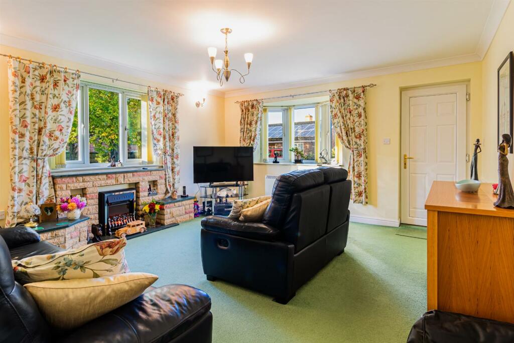 2 bedroom semidetached bungalow for sale in Bartons Close, Balsham, Cambridge, CB21