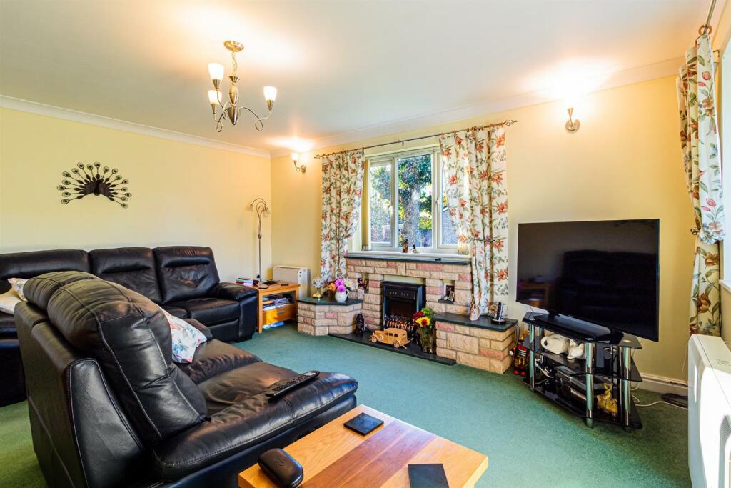 2 bedroom semidetached bungalow for sale in Bartons Close, Balsham, Cambridge, CB21