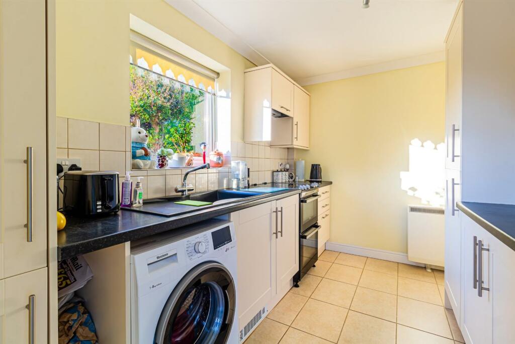 2 bedroom semidetached bungalow for sale in Bartons Close, Balsham