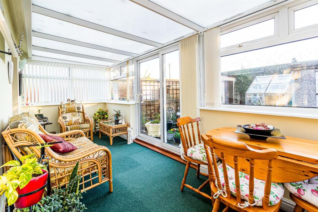 2 bedroom semidetached bungalow for sale in Bartons Close, Balsham