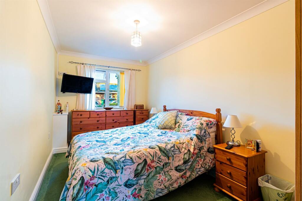 2 bedroom semidetached bungalow for sale in Bartons Close, Balsham, Cambridge, CB21