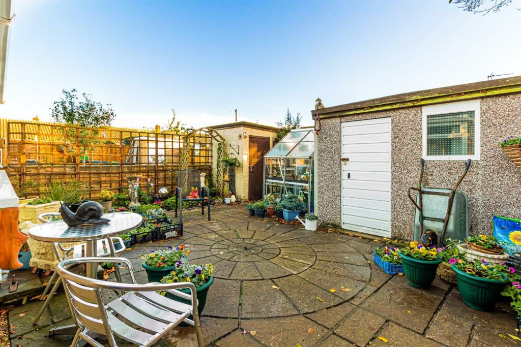 2 bedroom semidetached bungalow for sale in Bartons Close, Balsham, Cambridge, CB21