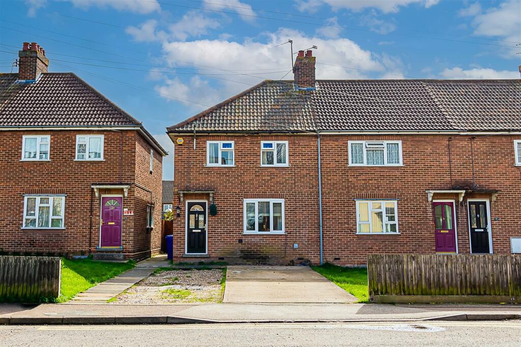 3 bedroom end of terrace house for sale in Burton End, Haverhill, CB9