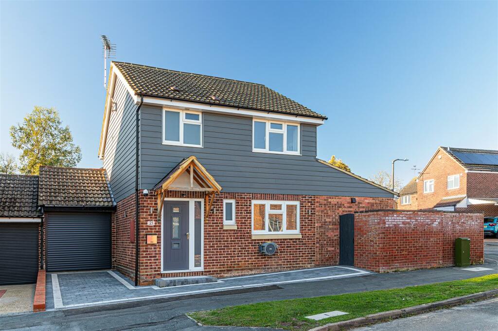 3 bedroom detached house for sale in Shetland Road, Haverhill, CB9