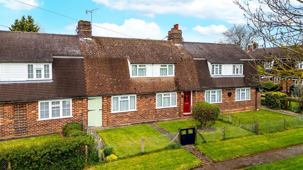 3 bedroom terraced house for sale in Church Park, Stoke By Clare