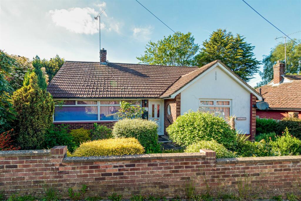 3 bedroom detached bungalow for sale in Meeting Walk, Haverhill, CB9