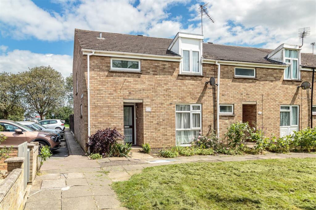3 bedroom end of terrace house for sale in Glemsford Place, Haverhill, CB9