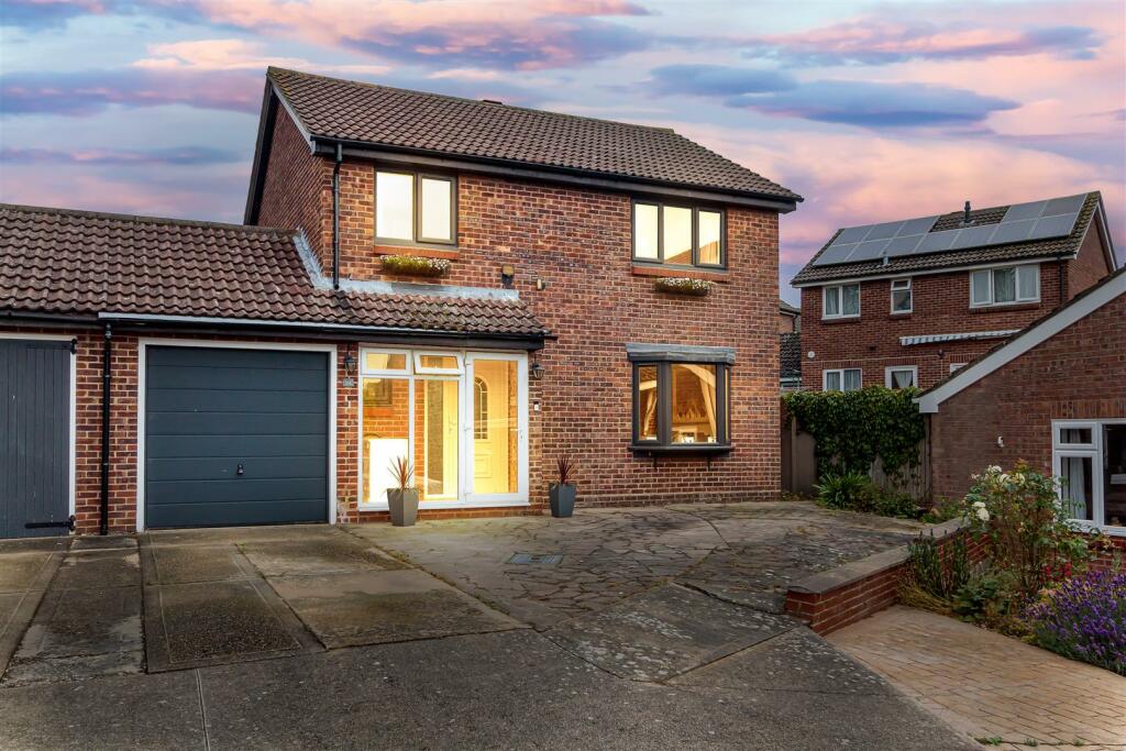 4 bedroom detached house for sale in Shetland Road, Haverhill, CB9